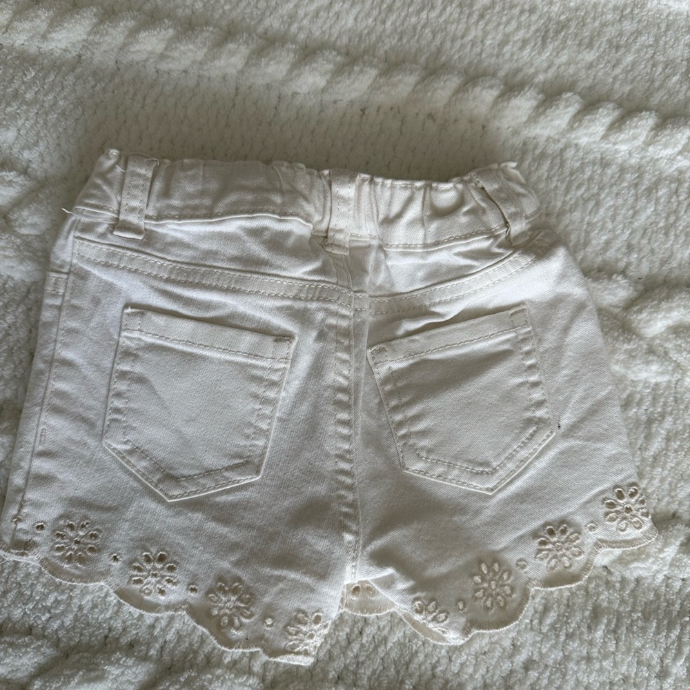 Carter's and OshKosh baby girl bundle 2 shorts + floral overall size 18 months - Picture 8 of 12